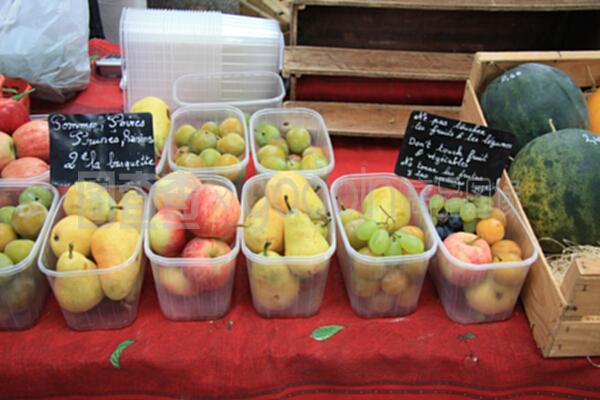 法国市场上不同种类的水果